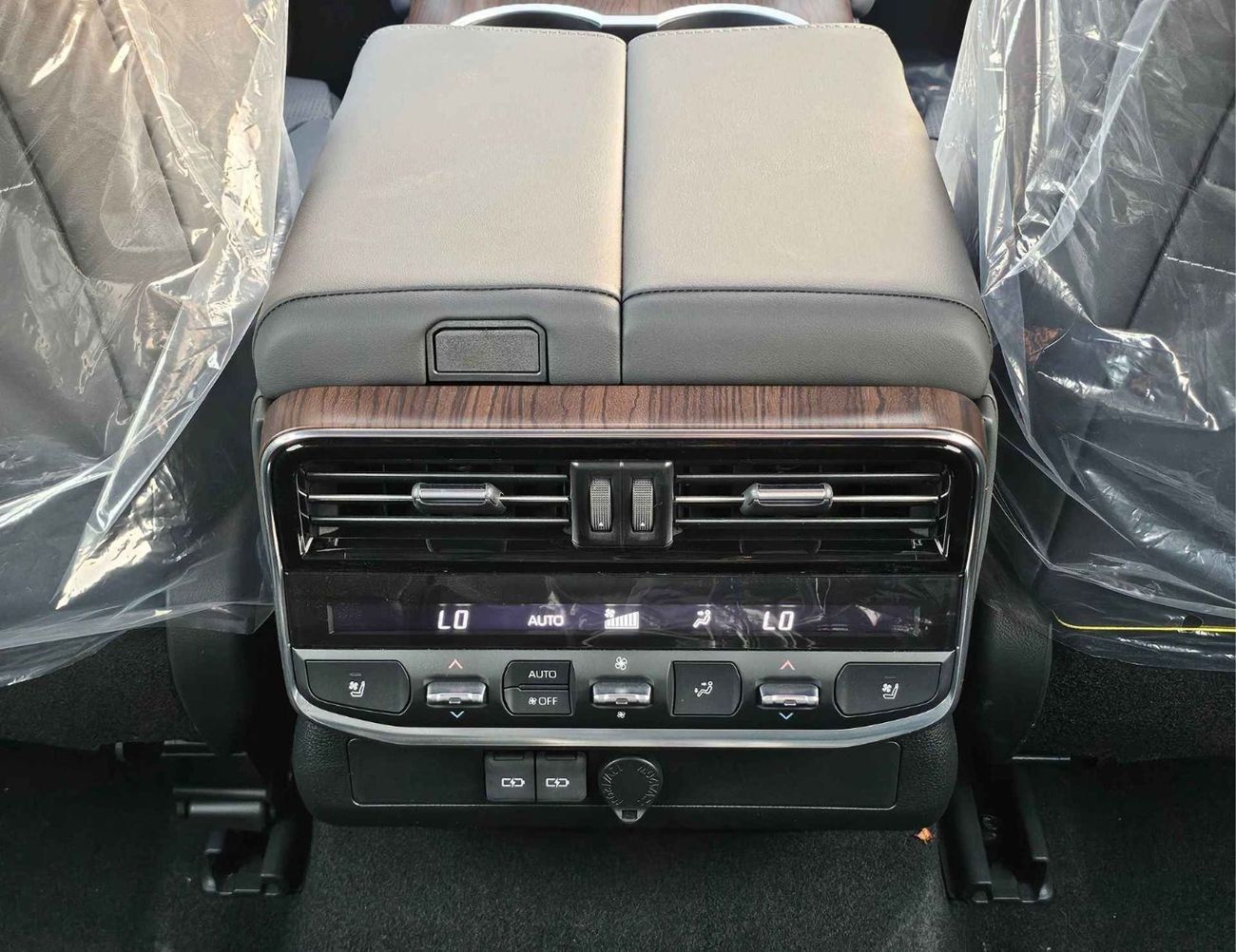 Toyota Land Cruiser VX TWIN TURBO / 3.5L V6 PETROL/ FRONT & REAR CAMERA / BIG DVD / FULL OPTION (CODE # VX)