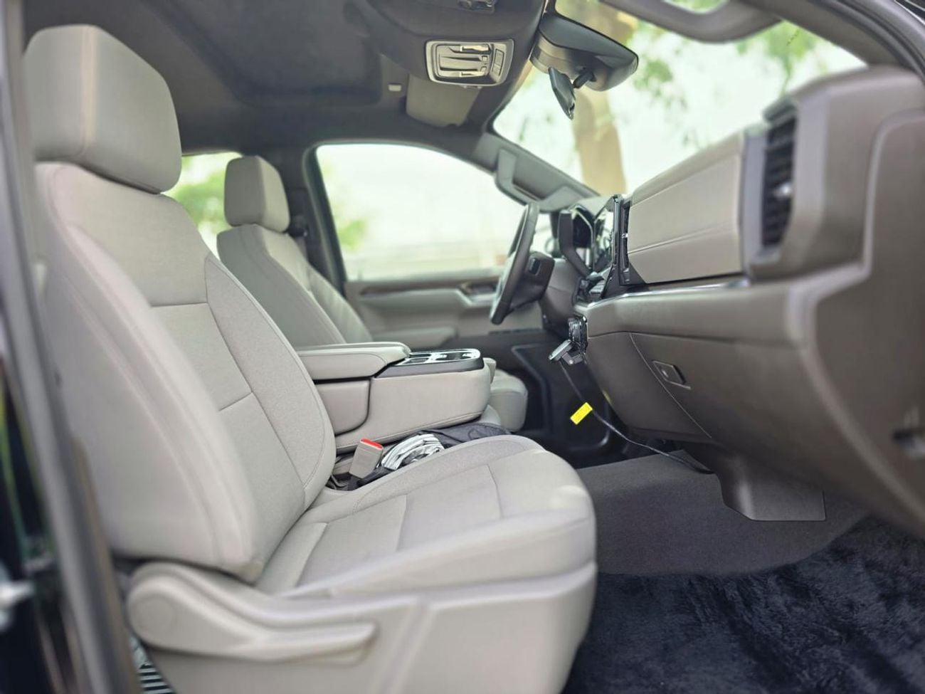 Chevrolet Silverado 5.3 V8 LT DOUBLE CABIN WITH LIFT KIT 2024 GCC AL GHANDI IN MINT CONDITION