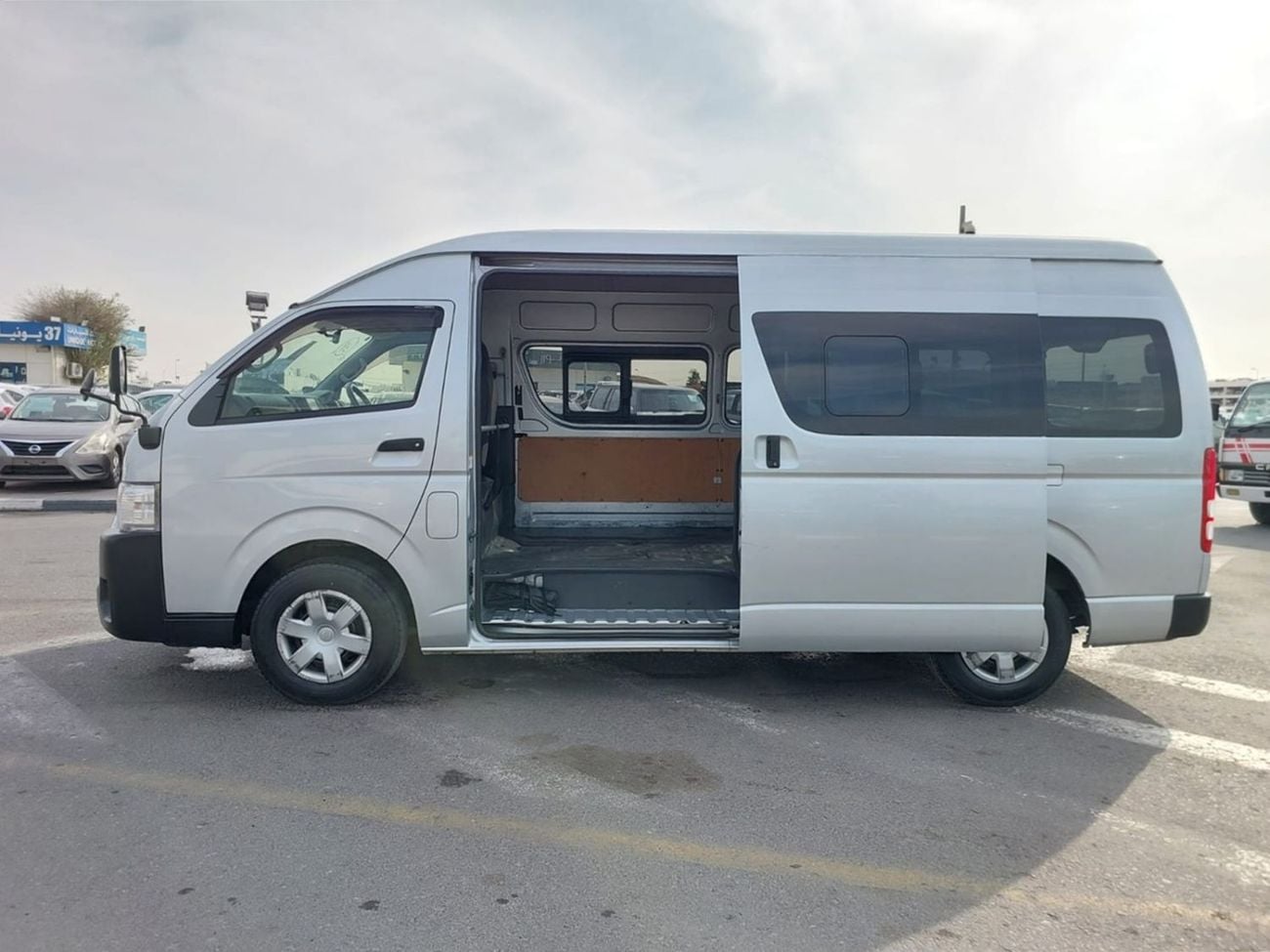 Toyota Hiace (RAMADAN OFFER) TOYOTA HIACE VAN RHD 2015 MODEL 3.0 L DIESEL AUTOMATIC(PM16503)