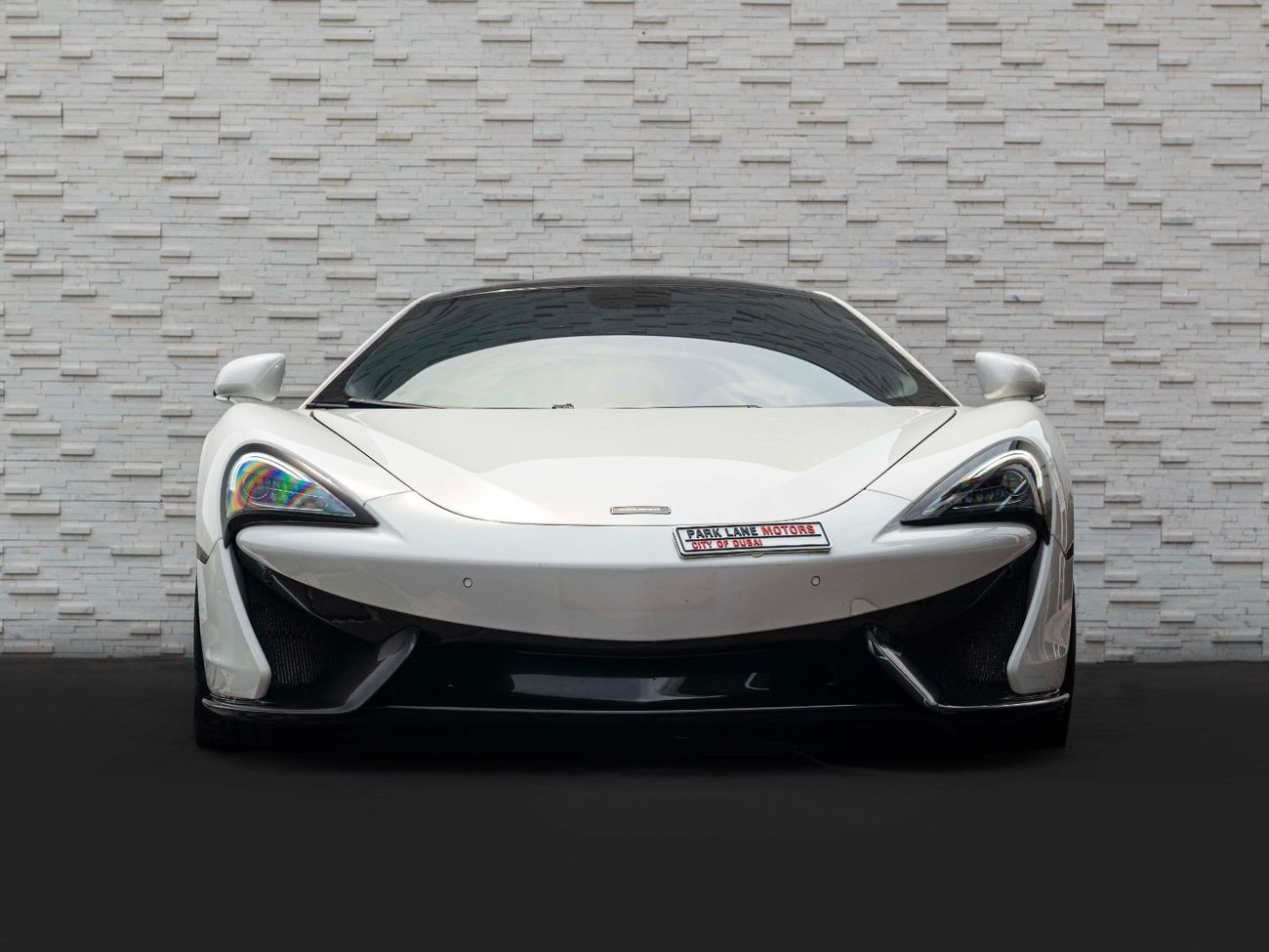 McLaren 570GT AED 13,933 PM • 570 GT CARBON FIBER • ONLY 51,000 KMS • 3.8L TURBOCHARGED V8