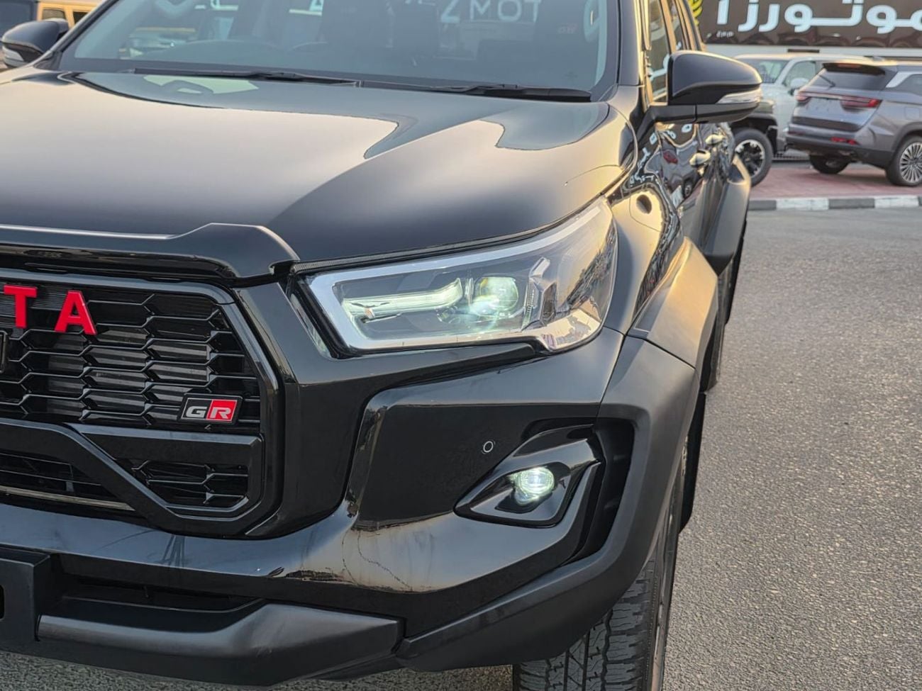 Toyota Hilux TOYOTA HILUX PICK UP SR5 GR SEATS 2024 WHITE 4WD AT DIESEL = RIGHT HAND