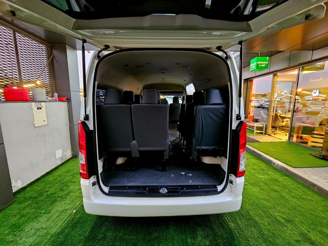 Toyota Hiace HIACE PASSENGER / PETROL MANUAL / 3.5 V6 / HIGH ROOF