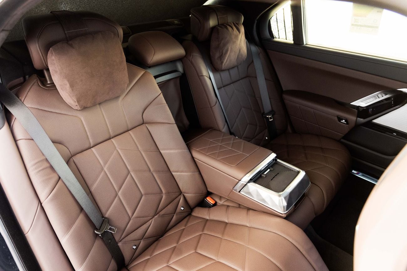 BMW 735i BMW 735i M Sport Individual – 2026 | GCC | 2 YEARS WARRANTY | Only 2,044 KM | AED 399,000