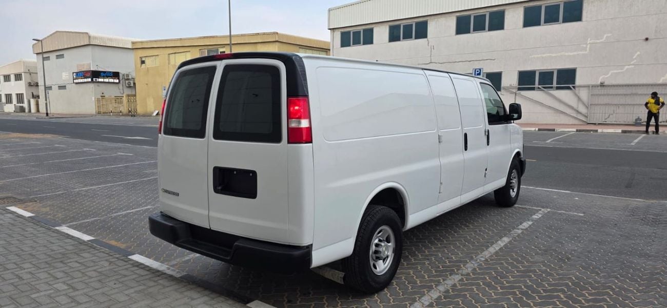 GMC Savana 3500 HD PETROL