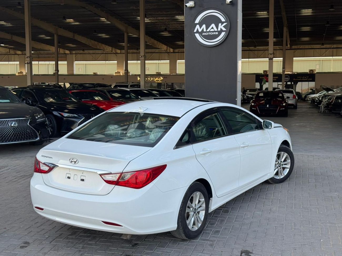 هيونداي سوناتا GLS Top / محرك V4 سعة 2.4 لتر / فتحة سقف / مقاعد كهربائية / نظيفة للغاية / بحالة ممتازة