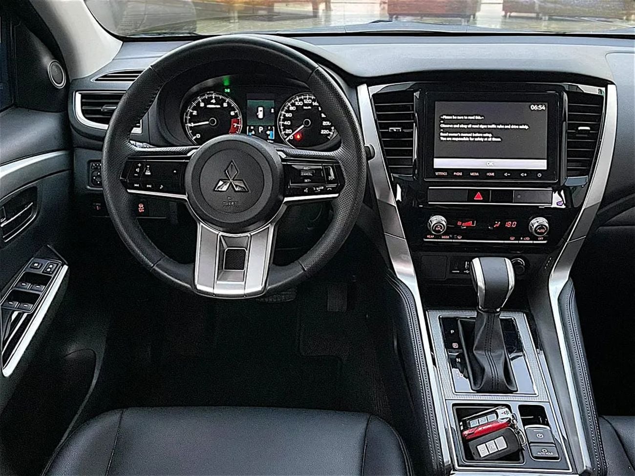 ميتسوبيشي مونتيرو سبورت 1,504 P.M | GLX 2WD Medium Line | Brand | GCC Specs