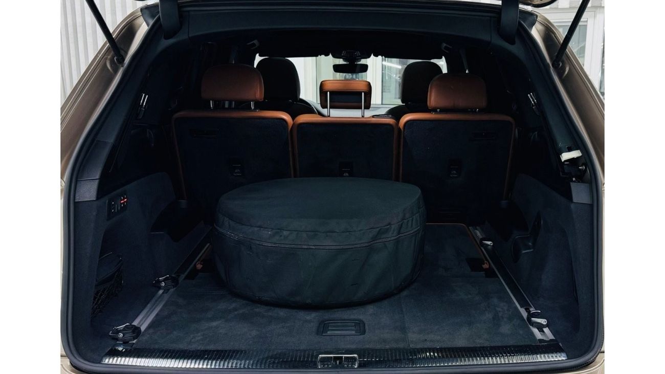 Audi Q7 45 TFSI quattro Luxury Plus GCC .. FSH .. Original Paint .. Perfect Condition .. Top Range .. Warran