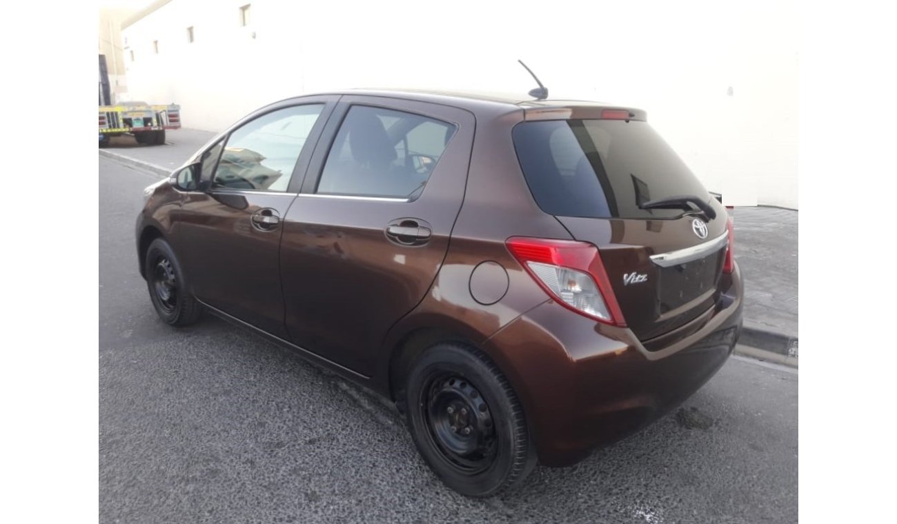 تويوتا فيتز Toyota Vitz RIGHT HAND DRIVE (Stock no PM 771)