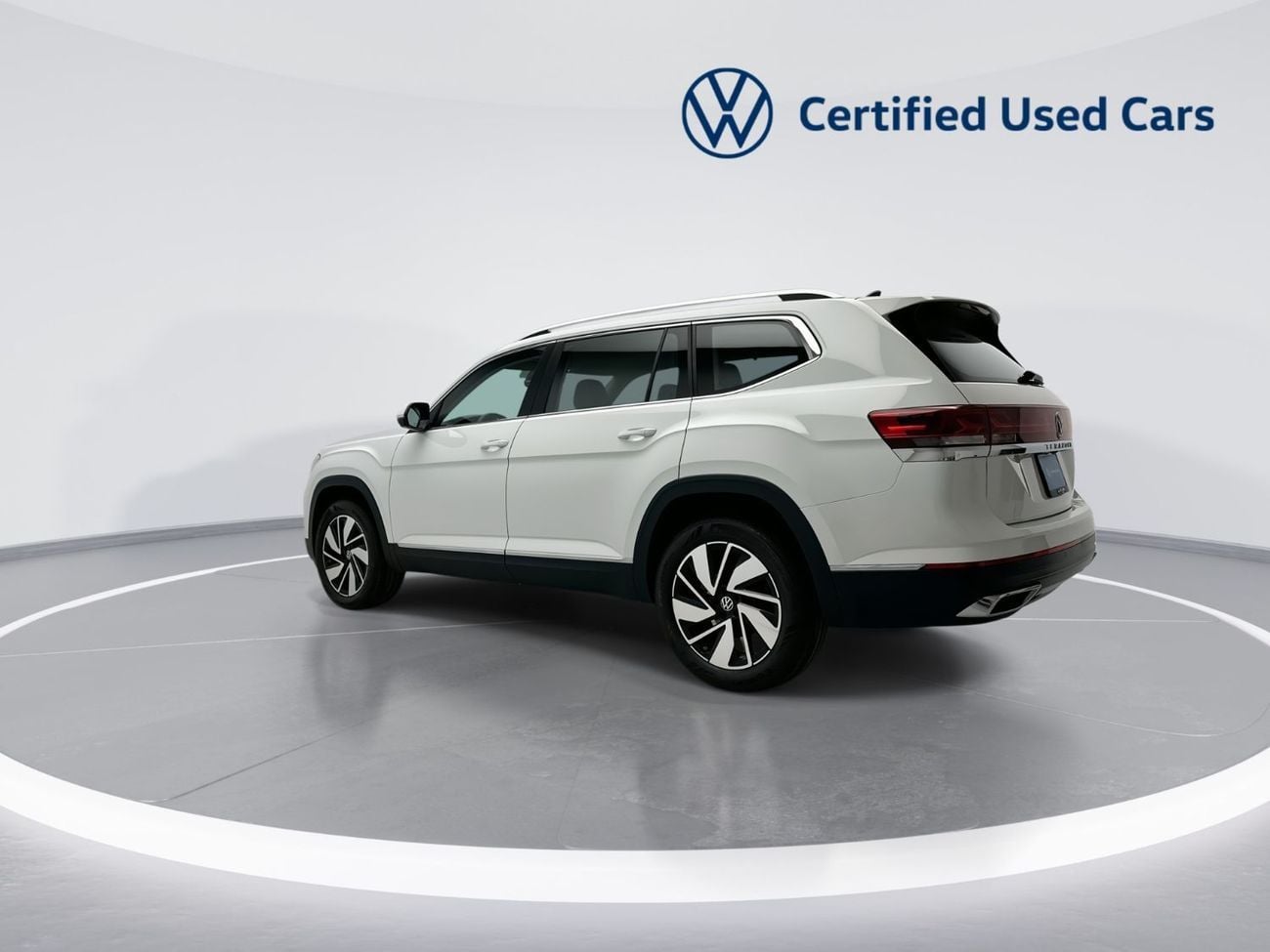 Volkswagen Teramont R-Line 3.6L R-Line 2L (Ref#40231) / 30,100 AED SAVINGS from New Car