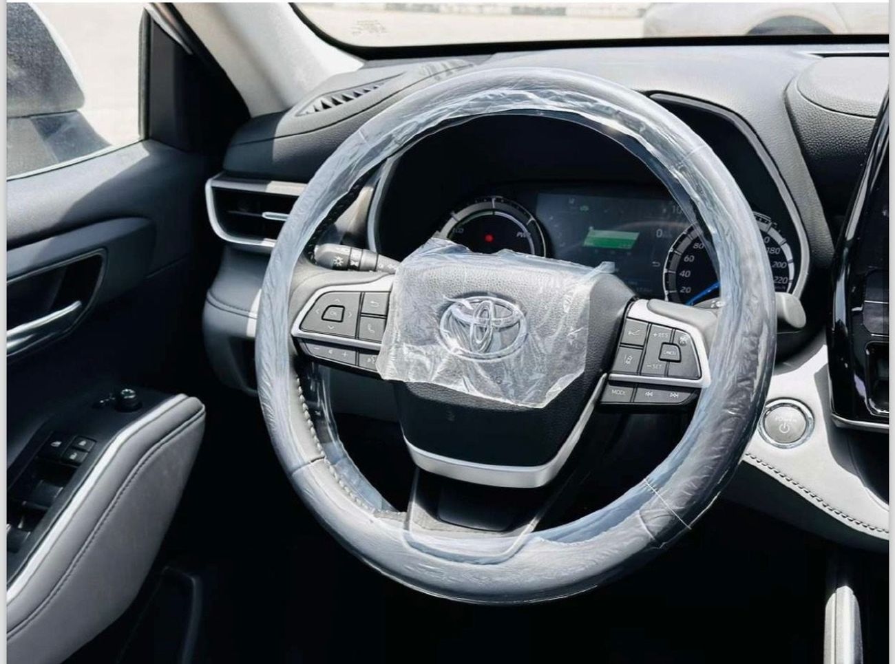 تويوتا هايلاندر TOYOTA HIGHLANDER GLE 2.5 L WHITE