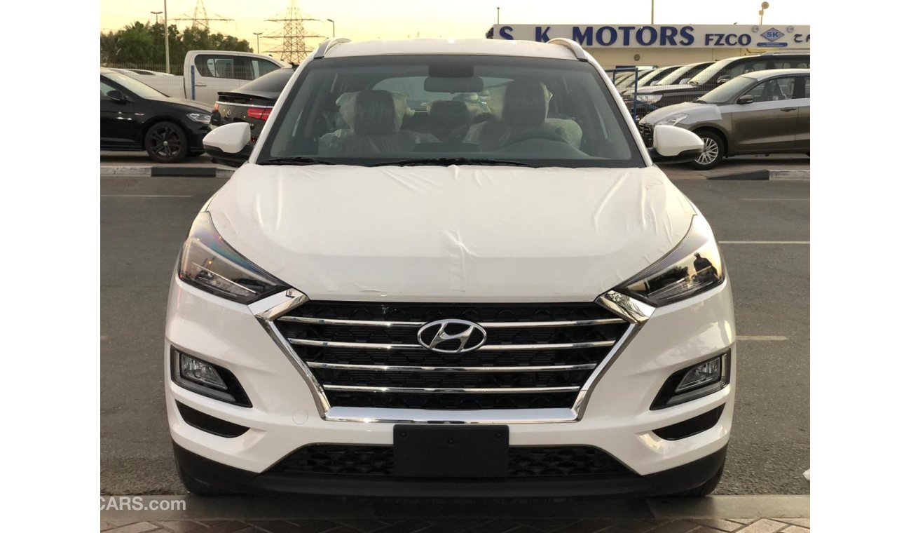 Hyundai Tucson 2.0 لتر ، جنوط ألمنيوم مقاس 18 بوصة ، فرامل سفلية ، دي في دي + كاميرا خلفية ، بدء التشغيل ، شاحن لاس