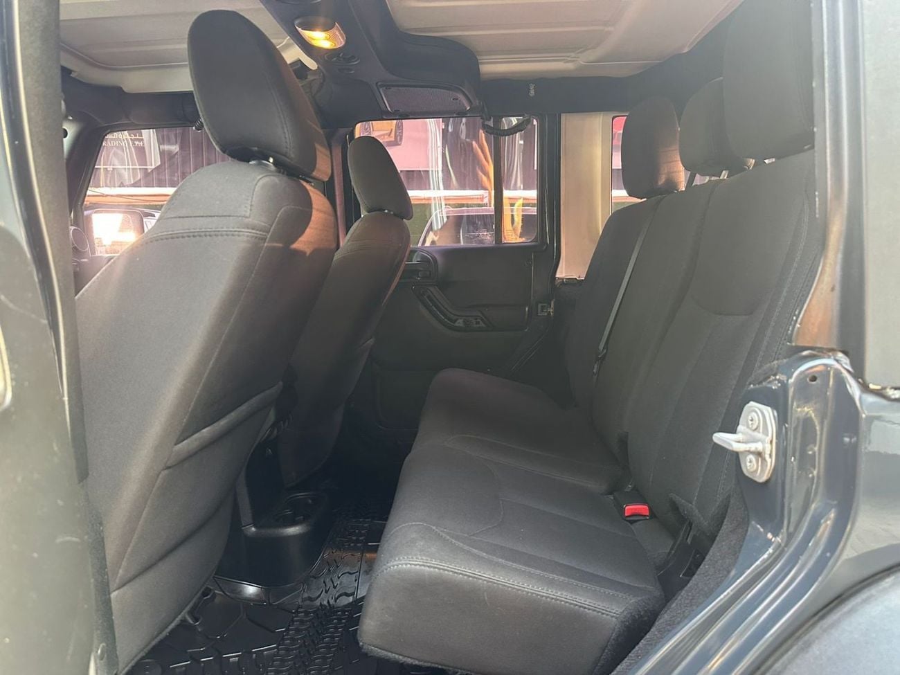 جيب رانجلر أنليميتد Sahara 3.6L A/T