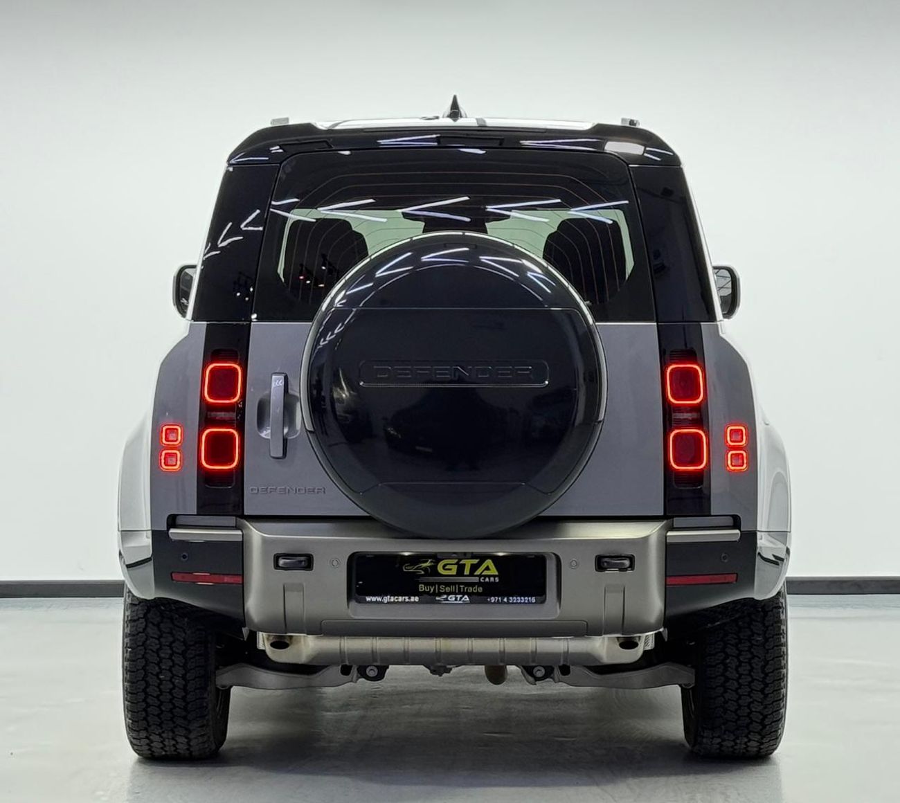 Land Rover Defender P300 110 SE 2.0L (5 Seater) 2024 Land Rover Defender SE P300 110, 2028 LR Warranty, Very Low Km, Ful