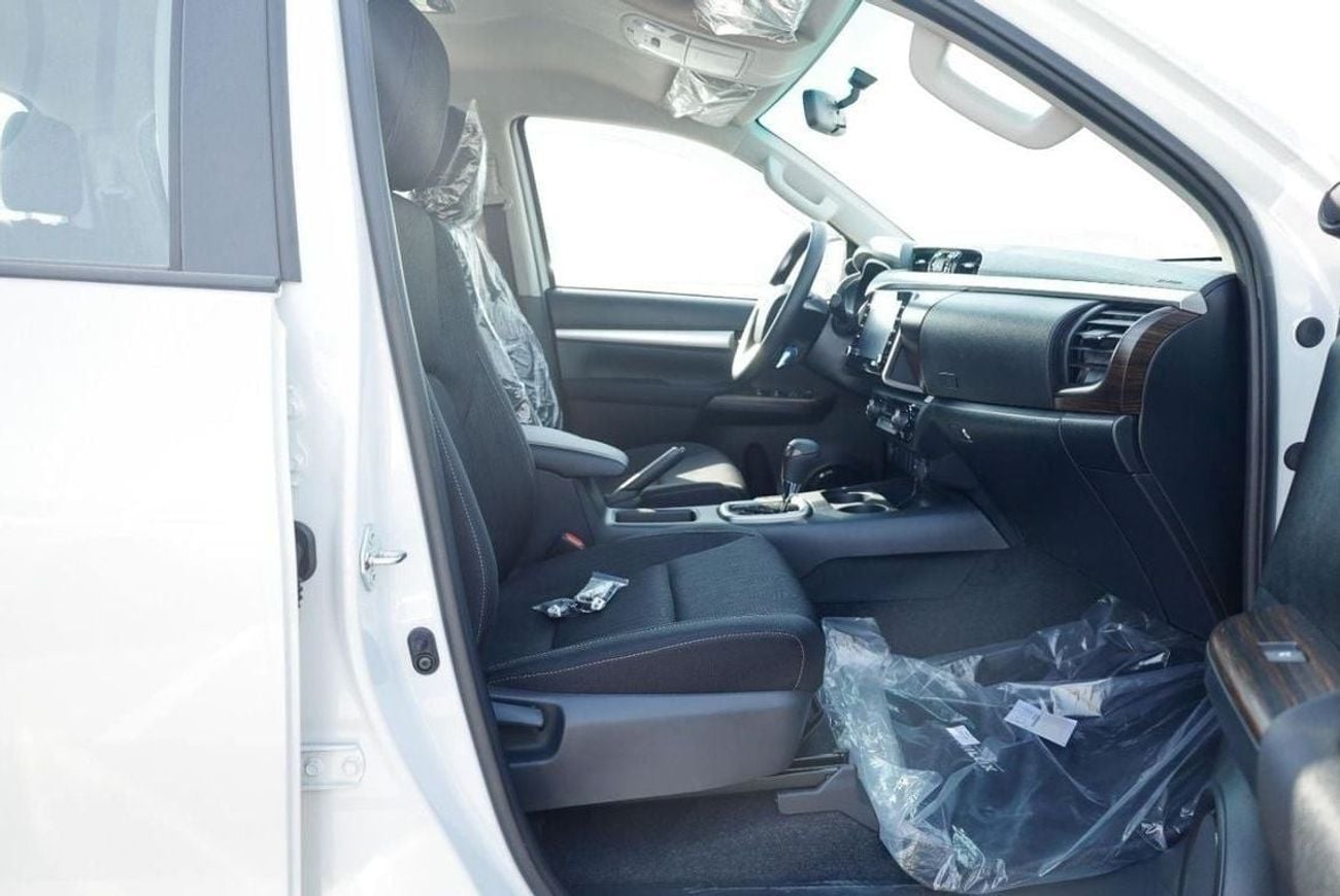 تويوتا هيلوكس SR5 (NON GCC) TOYOTA HILUX SR5 4.0 L WHITE 2025