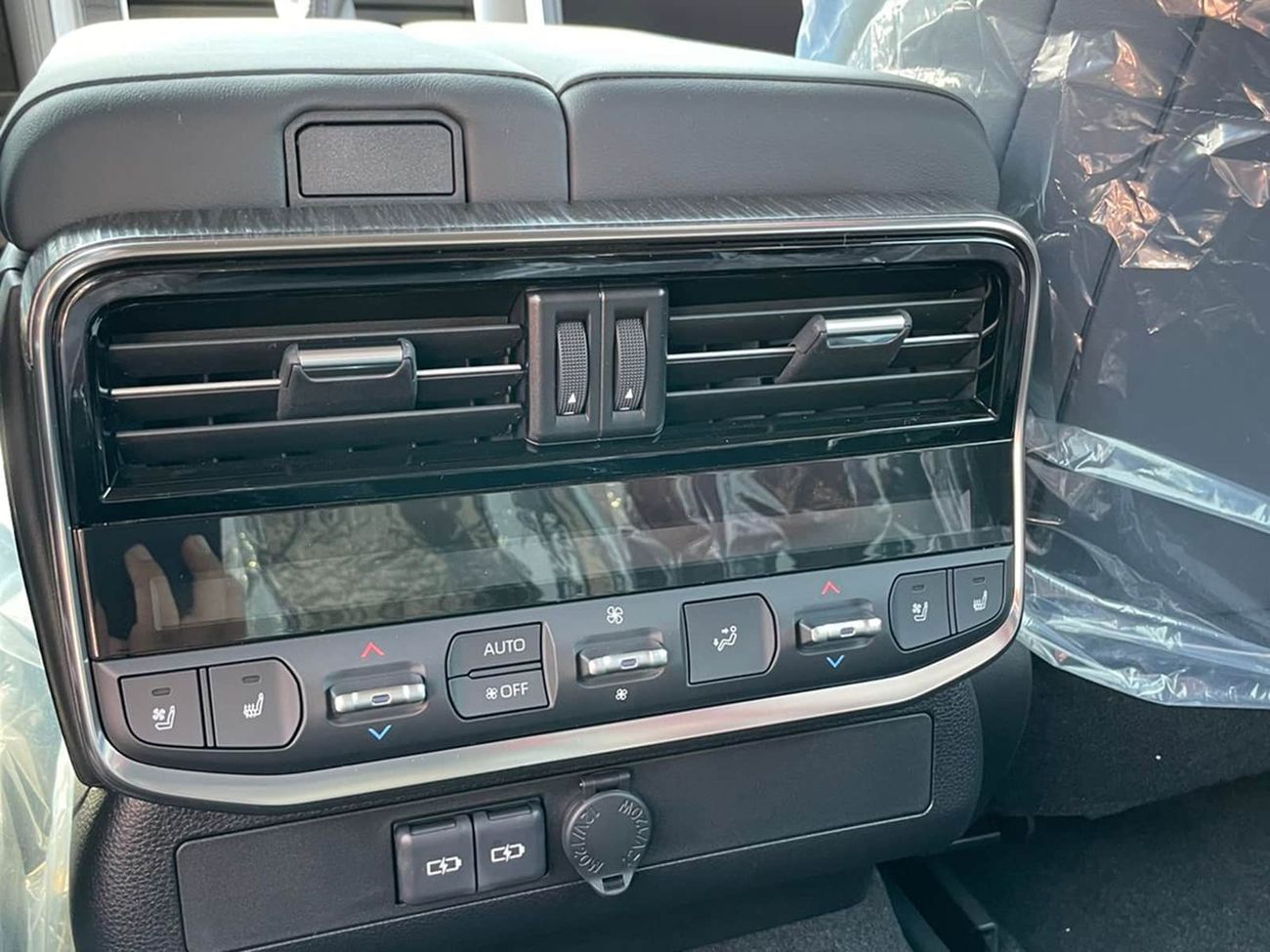 Toyota Land Cruiser Toy. L/C300 ZX 3.3L DSL A/T Floor 23YM -7 SEATERS - EURO - WHT_RED (EXPORT OFFER)