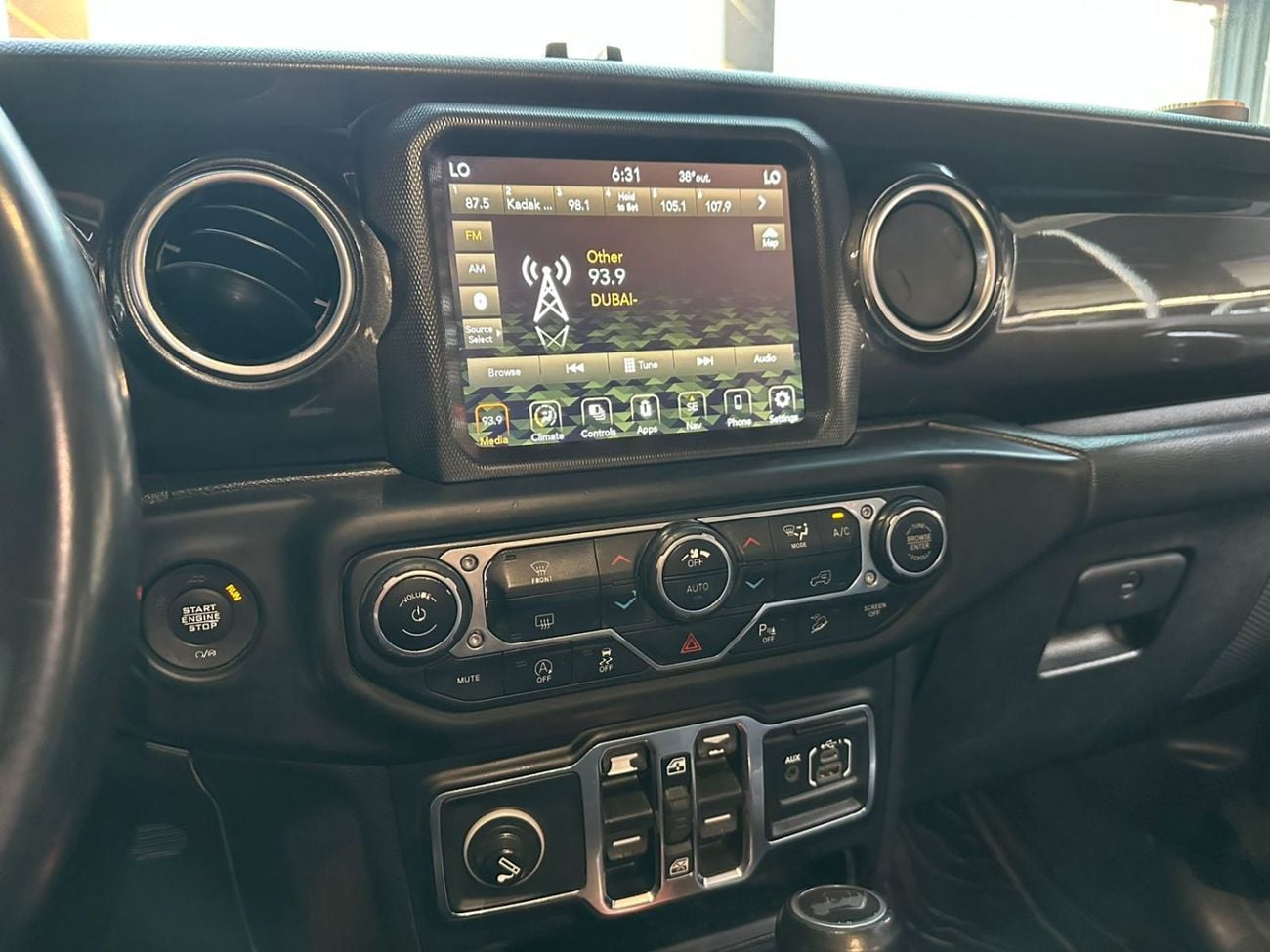 Jeep Wrangler 3.6L Pentastar V6 - 6-cylinder 8-speed automatic