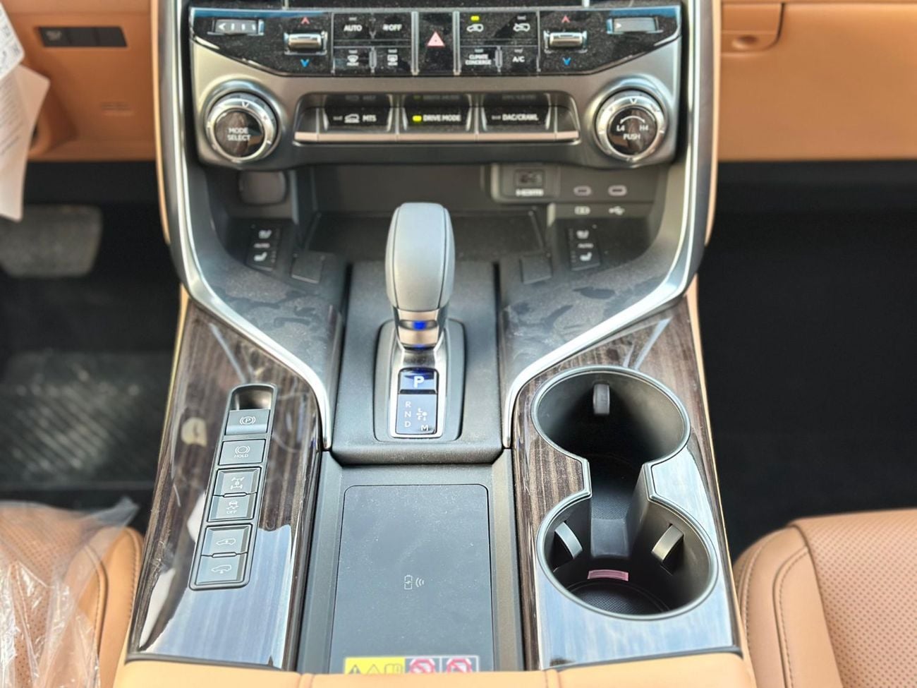 Lexus LX 700h LX700h Signature 2025 10 speakers & 22 Alloy wheels