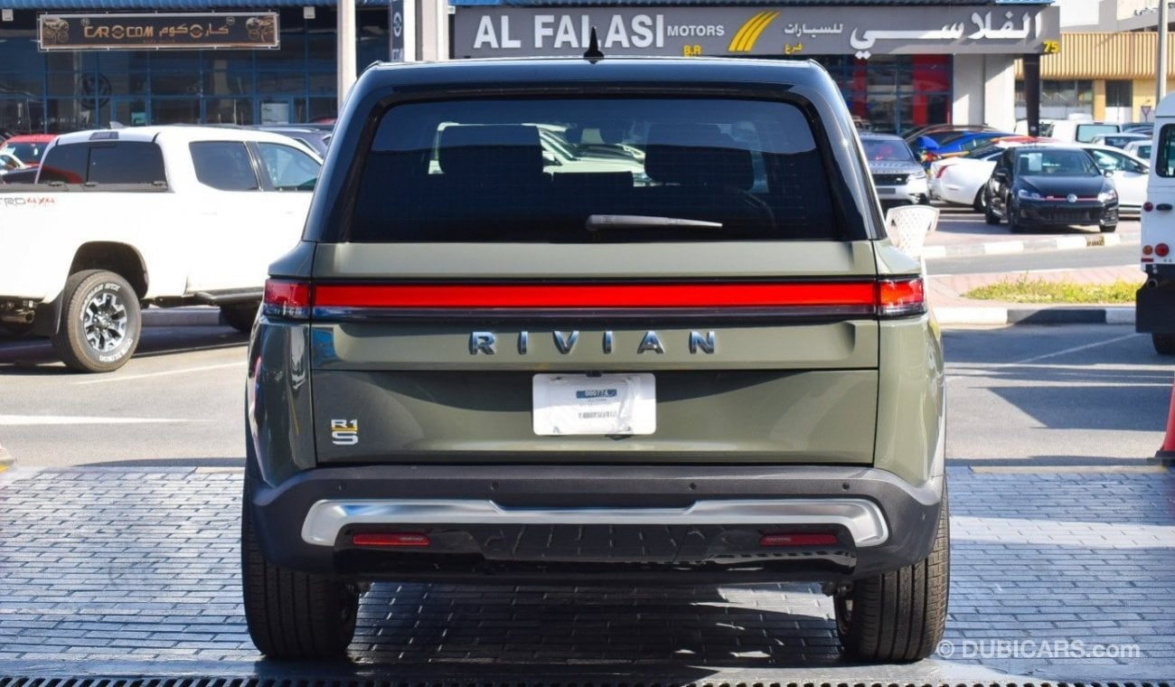 ريفيان R1S Full Electric Car with 11 cameras