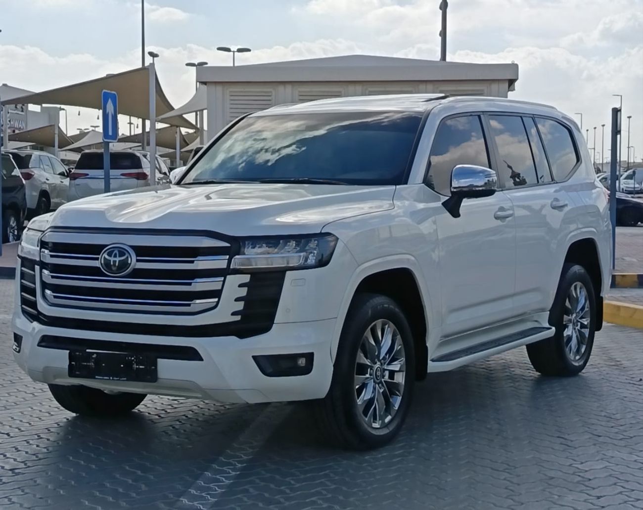 Toyota Land Cruiser GXR 3.5L TWIN TURBO LHD Automatic Petrol 4WD Sunroof Push Start Leather-Electric 7 Seats 5 Doors