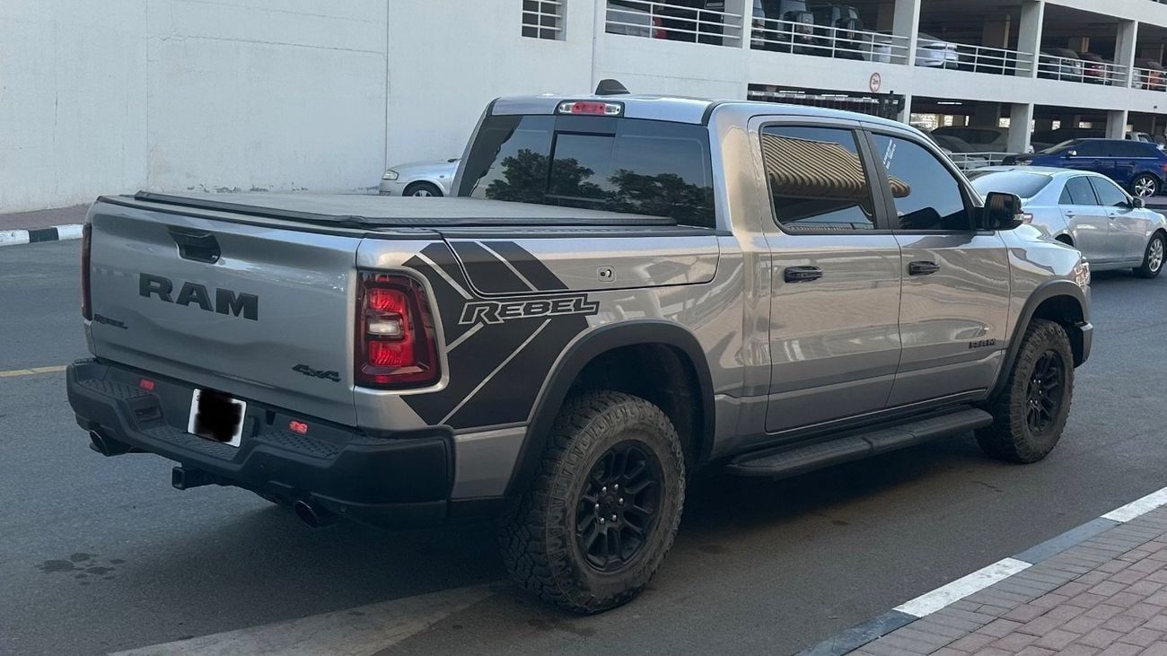 رام 1500 Rebel 5.7L Crew Cab Utility (5 Seater)