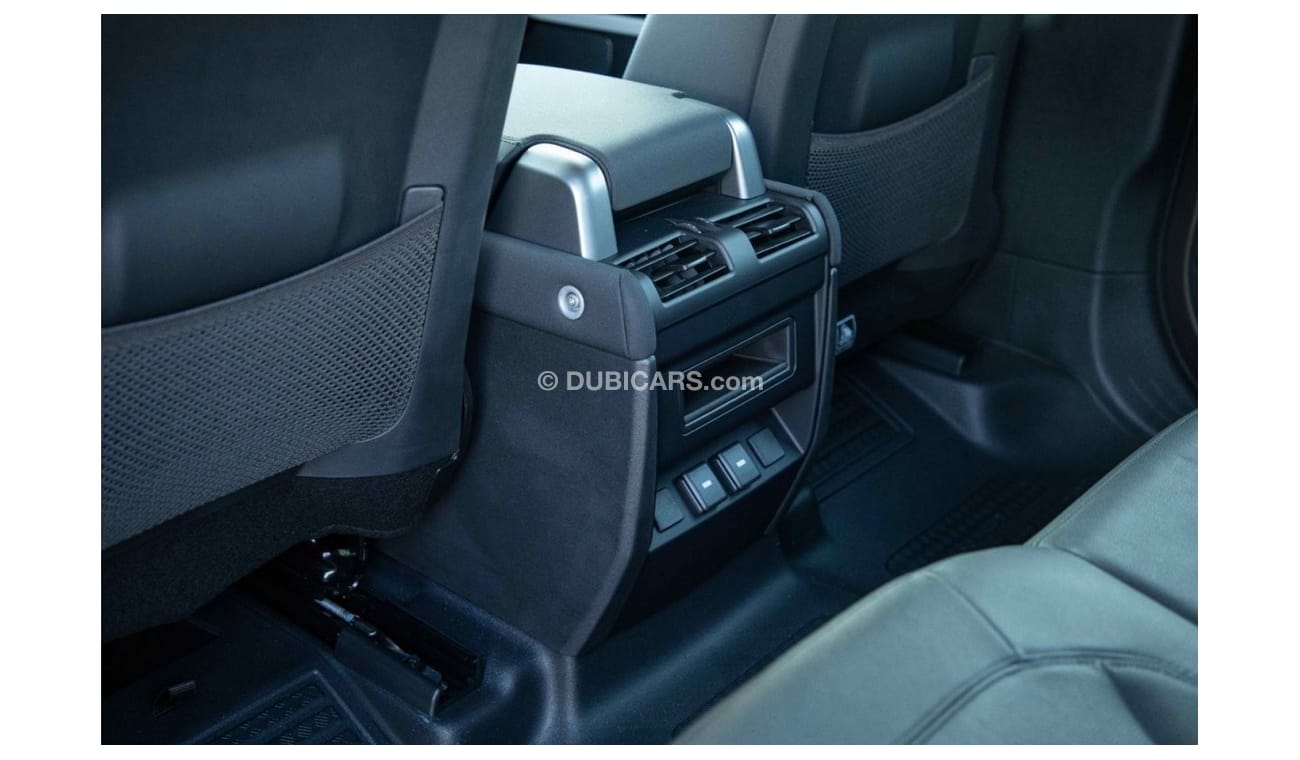 Land Rover Defender 2023 Land Rover Defender 2.0L - Gondwana Inside Black