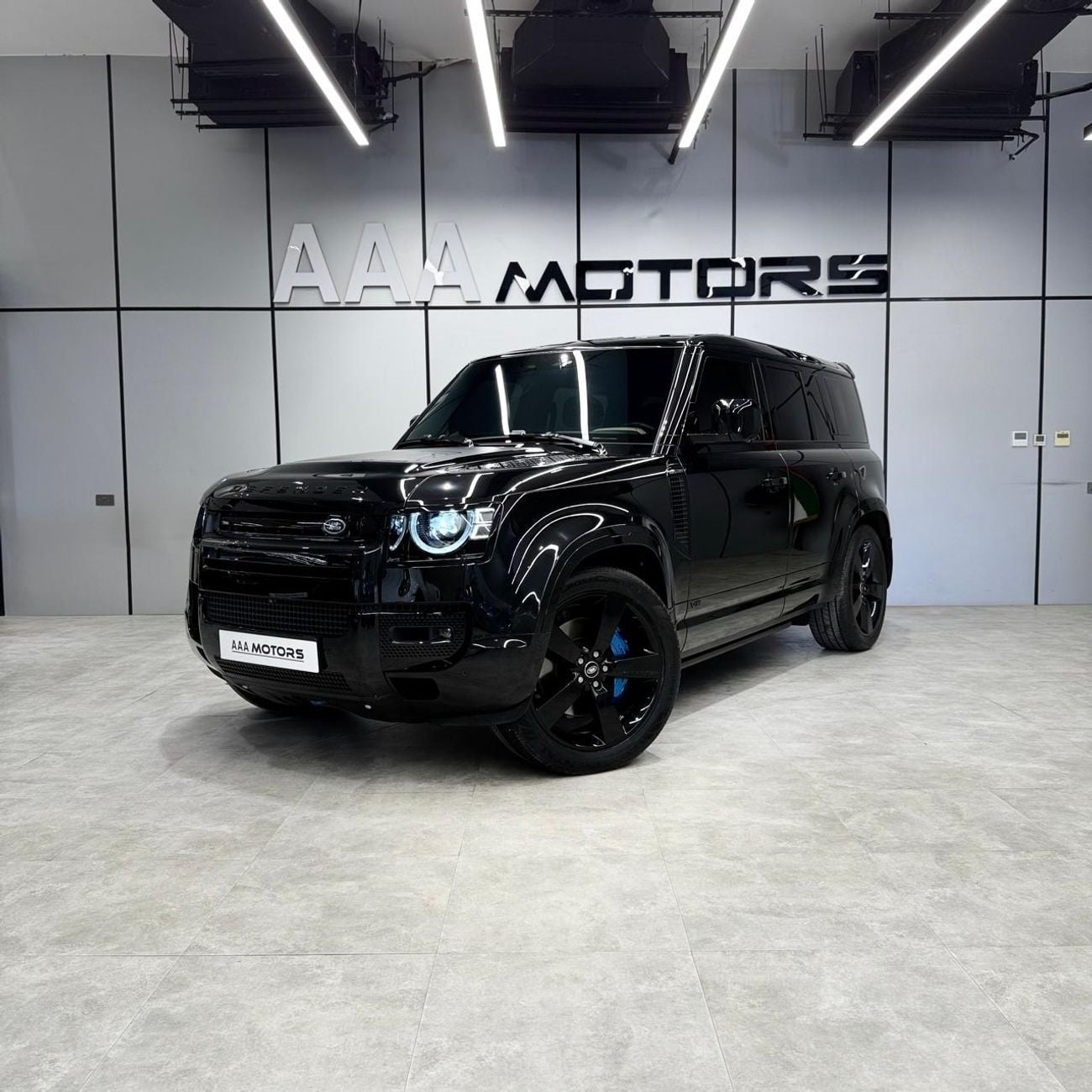 Land Rover Defender 110 X P525 5.0L | GCC Specs | Under Warranty