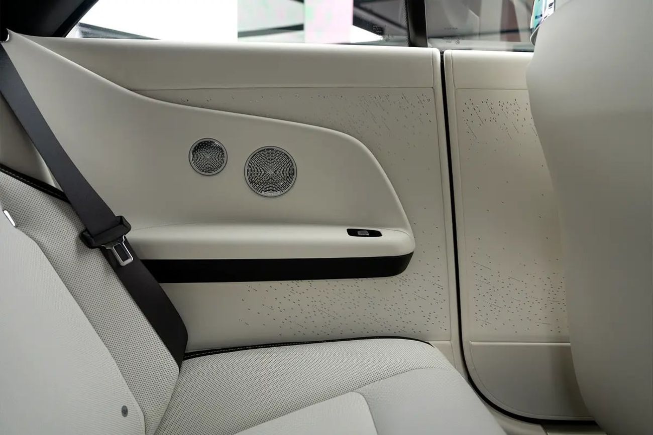 Rolls Royce Spectre STD ROLLS ROYCE | SPECTRE BLACK BADGE | GCC SPECS DEALER WARRANTY + SERVICE CONTRACT