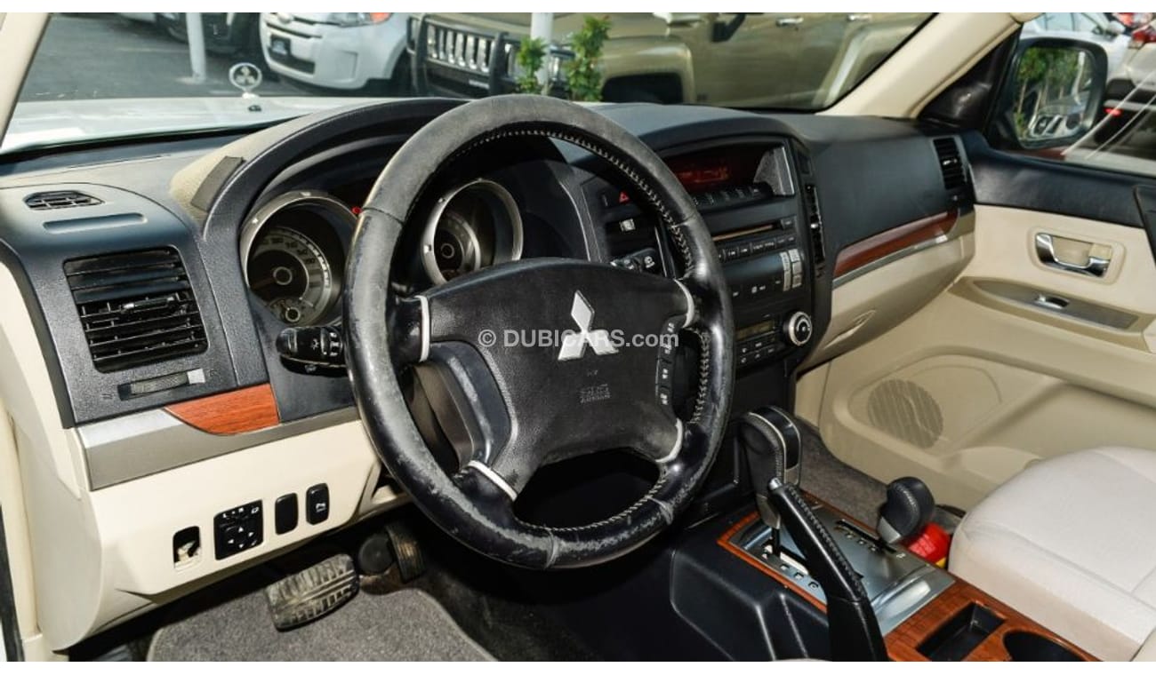 Mitsubishi Pajero Mitsubishi Bajero Model 2007 GCC  White coulour  very good condition1