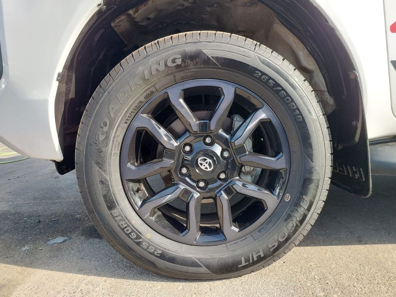 Toyota Hilux TOYOTA HILUX PICK UP RHD 2024 MODEL 2.8 L DIESEL AUTOMATIC(PM53949)