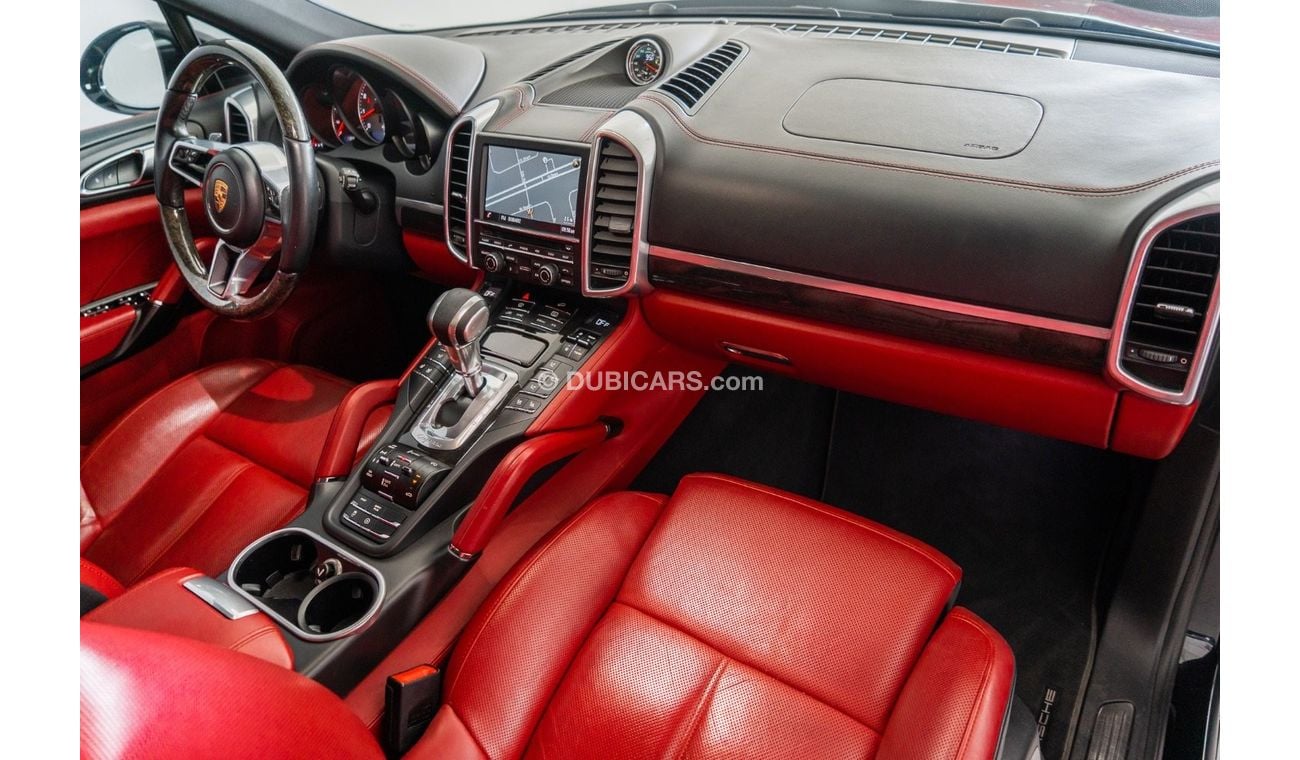 Porsche Cayenne 2015 Porsche Cayenne S / Sport Chrono Package Plus / Two Year ARM Service Pack