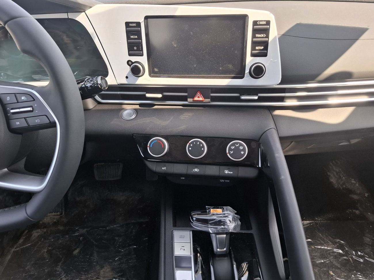 Hyundai Elantra Hyundai Elantra 1.5L 2025 White Petrol Chinese (Export Only)