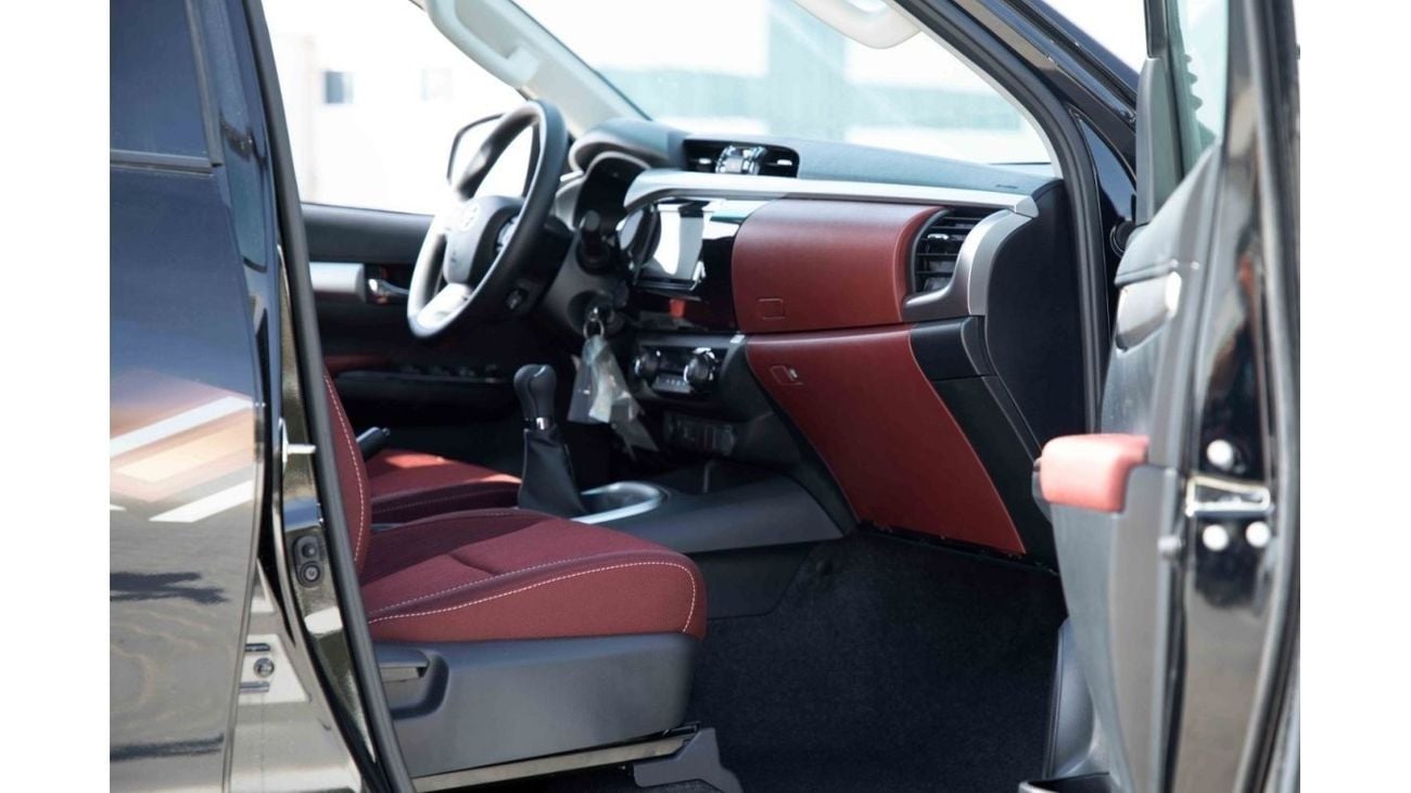 تويوتا هيلوكس تويوتا هيلوكس 4x4 DC 2.8 SR5 - أسود من الداخل عنابي