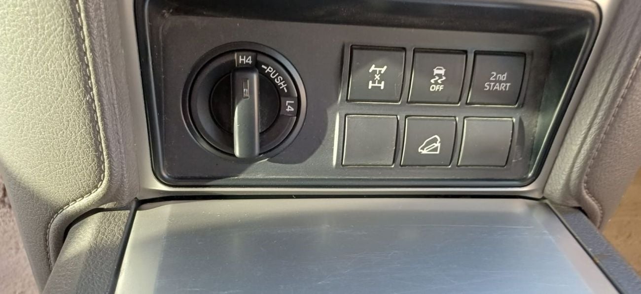 Toyota Prado USED TOYOTA PRADO TX-L COLOR WHITE MODEL 2023