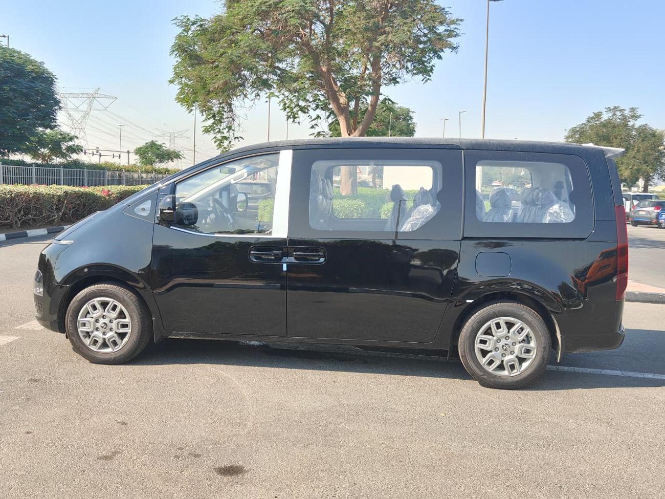 هيونداي ستاريا 2025 Hyundai Staria 11-Seater 3.5L V6 Petrol A/T FWD Only For Export