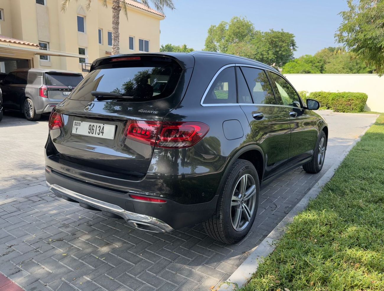 مرسيدس بنز GLC 300 Premium + 2.0L