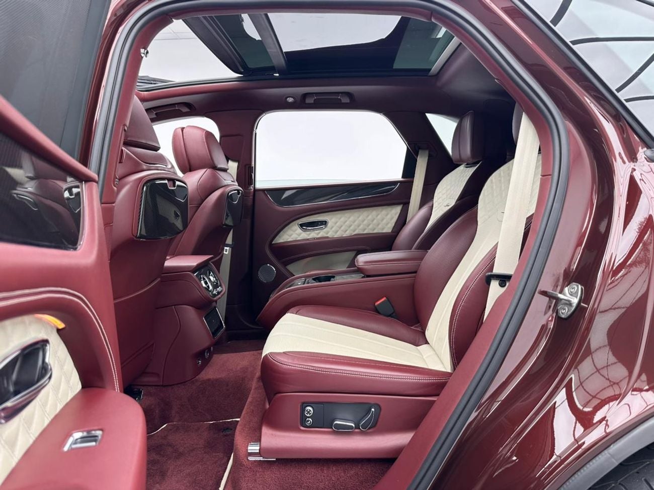 Bentley Bentayga 2021 Bentley Bentayga W12 Speed, 05/2027 Warranty, 09/2027 Service Contract, FSH, GCC