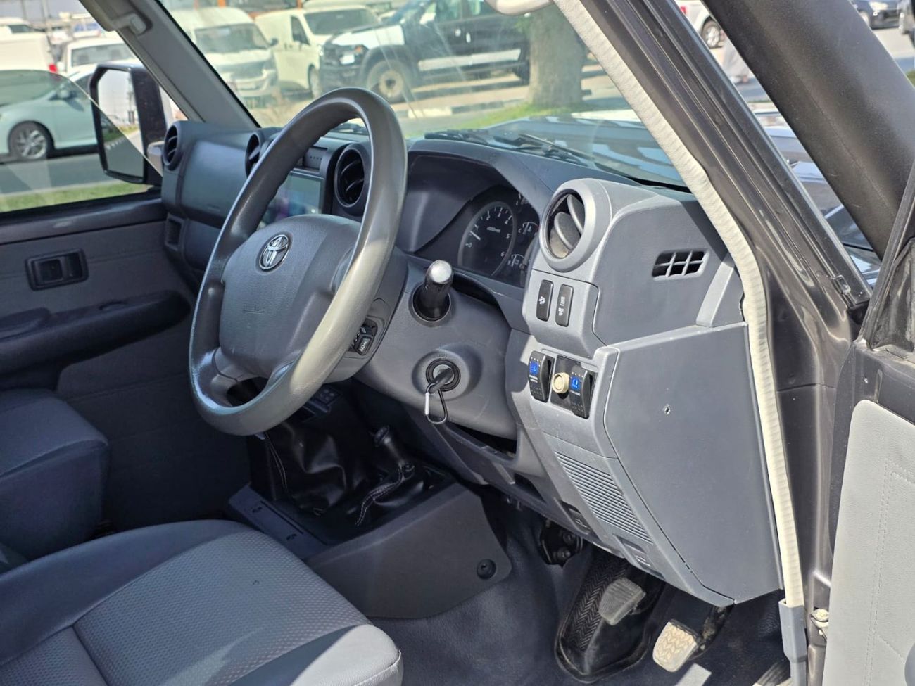 Toyota Land Cruiser 70 RIGHT HAND DRIVE ONLY FOR EXPORT 4.5 LITER 9 SEATS