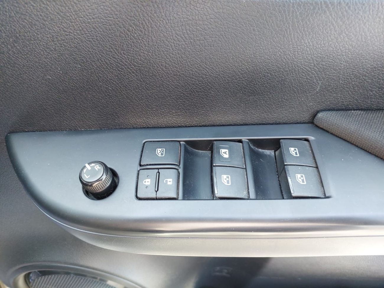 Toyota Hilux TOYOTA HILUX PICK UP RHD 2017 MODEL 2.8 L DIESEL AUTOMATIC(PM99941)