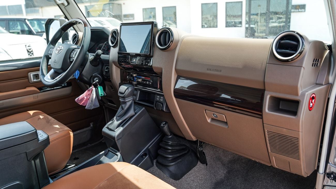 Toyota Land Cruiser LC76 4.0 PETROL AT 2026 FULL