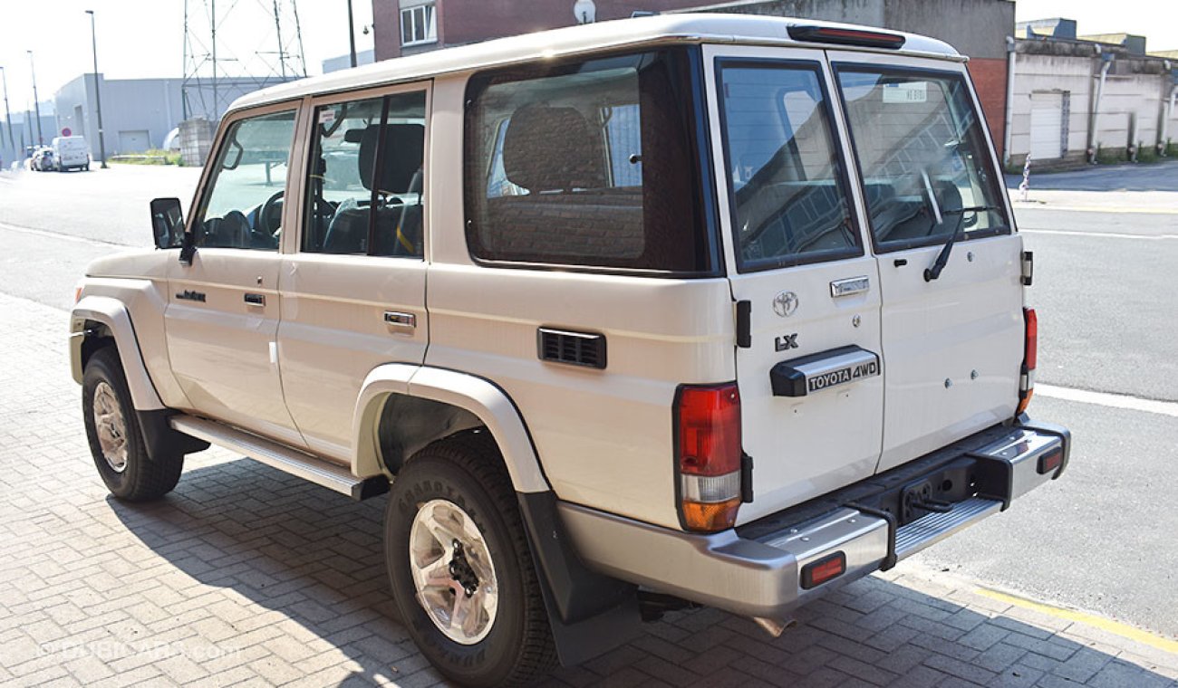 تويوتا لاند كروزر Hard Top (76) 4.2 Diesel, 9 seats with rear difflock, winch EX ANTWERP