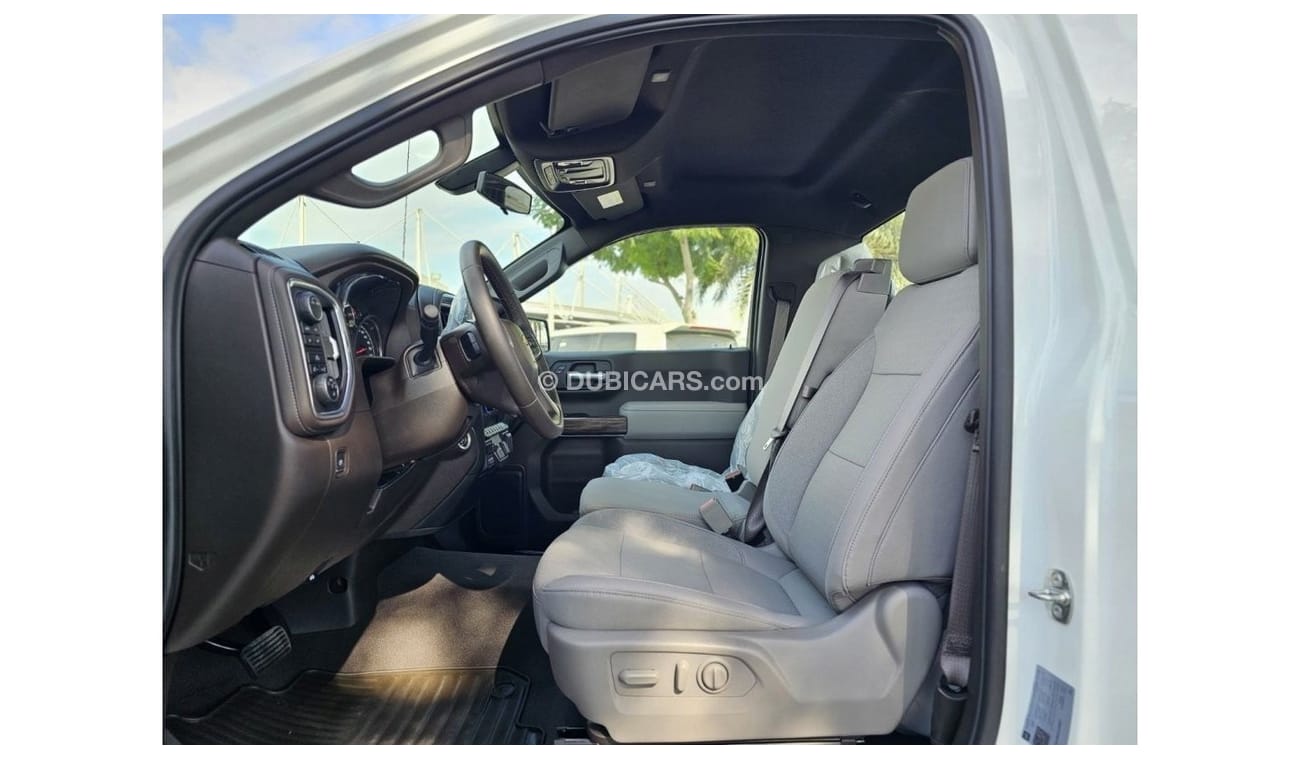 Chevrolet Silverado LT CHEVROLET SILVERADO Z71 V8 2022 GCC DRIVEN ONLY 4K WITH AGENCY WARRANTY IN BRAND NEW CONDITION