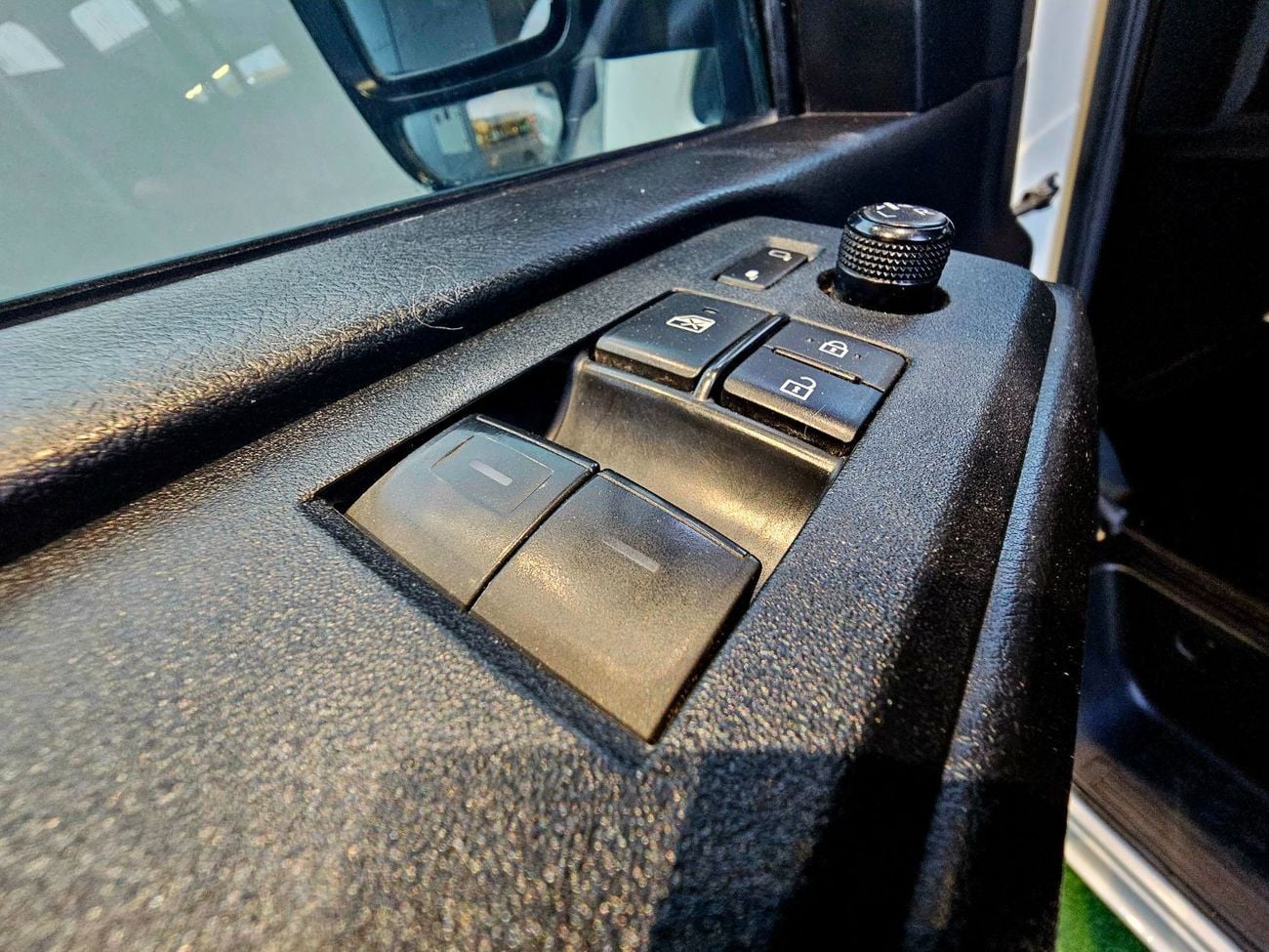 Toyota Hiace GL PASSENGER/ PATROL MANUAL/ 3.5 V6/ LOW MILEAGE