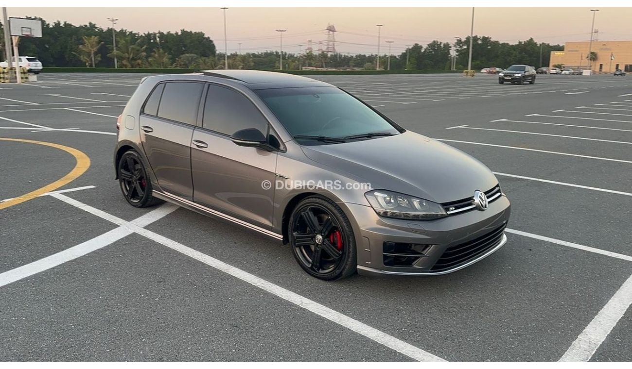Used Volkswagen Golf R 2015 for sale in Sharjah - 696866