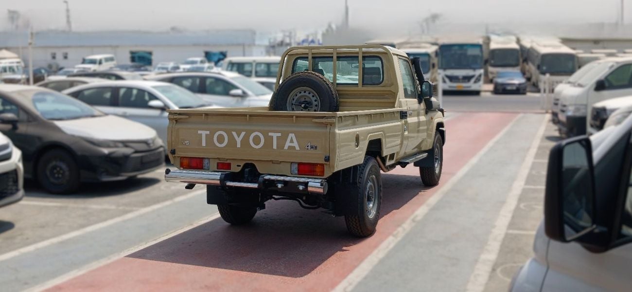 تويوتا لاند كروزر بيك آب 4.0L Petrol AT 4x4 2026YM