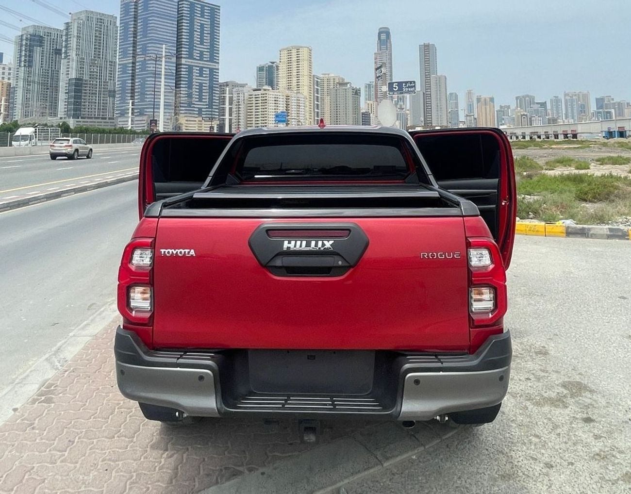 Toyota Hilux diesel engine ,2.8 liter ,Automatic gear ,year model 2024 ,right hand drive ,only for export availab