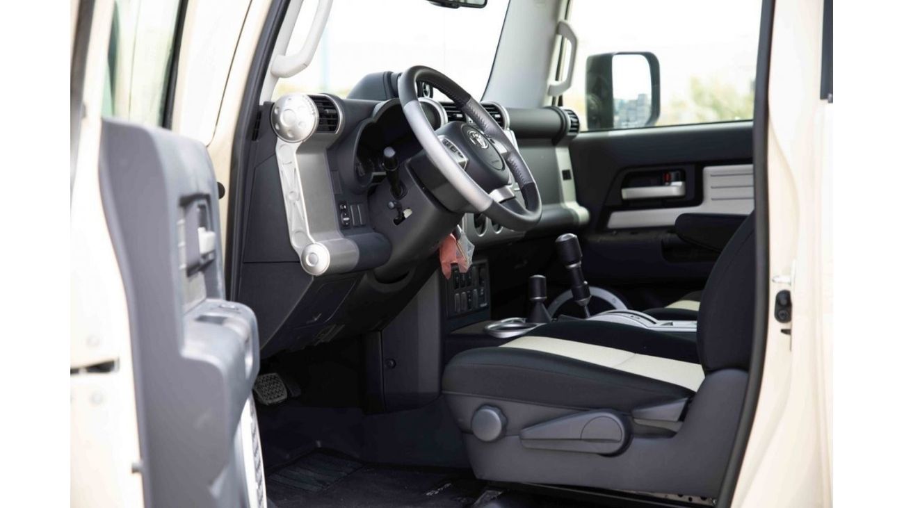 تويوتا إف جي كروزر 2023 Toyota FJ Cruiser 4.0 Final Edition JBL - Beige inside Black | Export Only