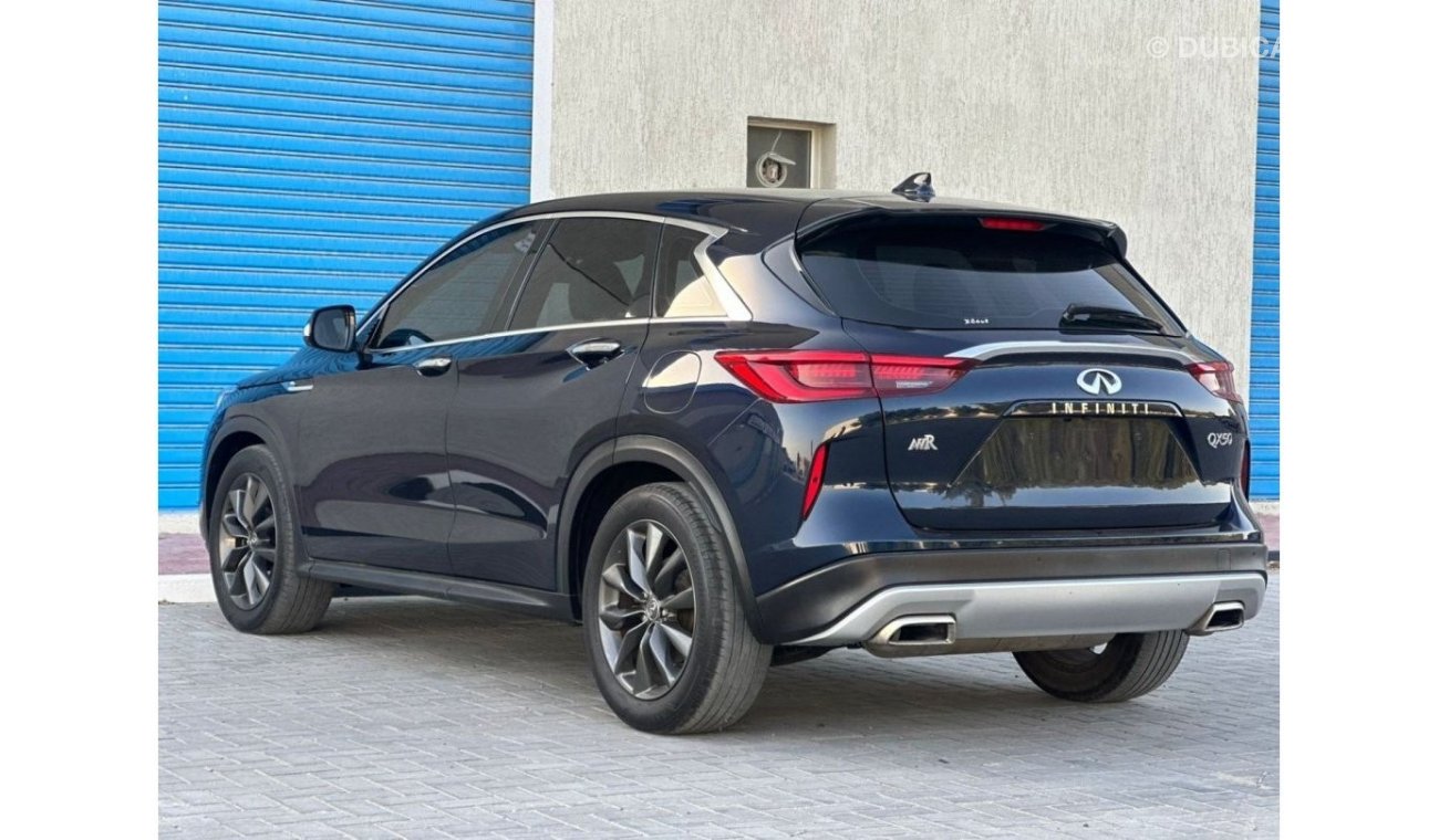 إنفينيتي QX50 لاكس برواسيست اسينشال اوتوجراف