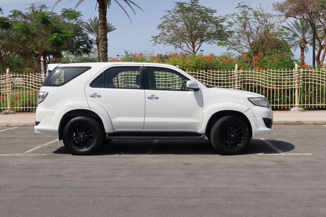 تويوتا فورتونر SR5 2.7L