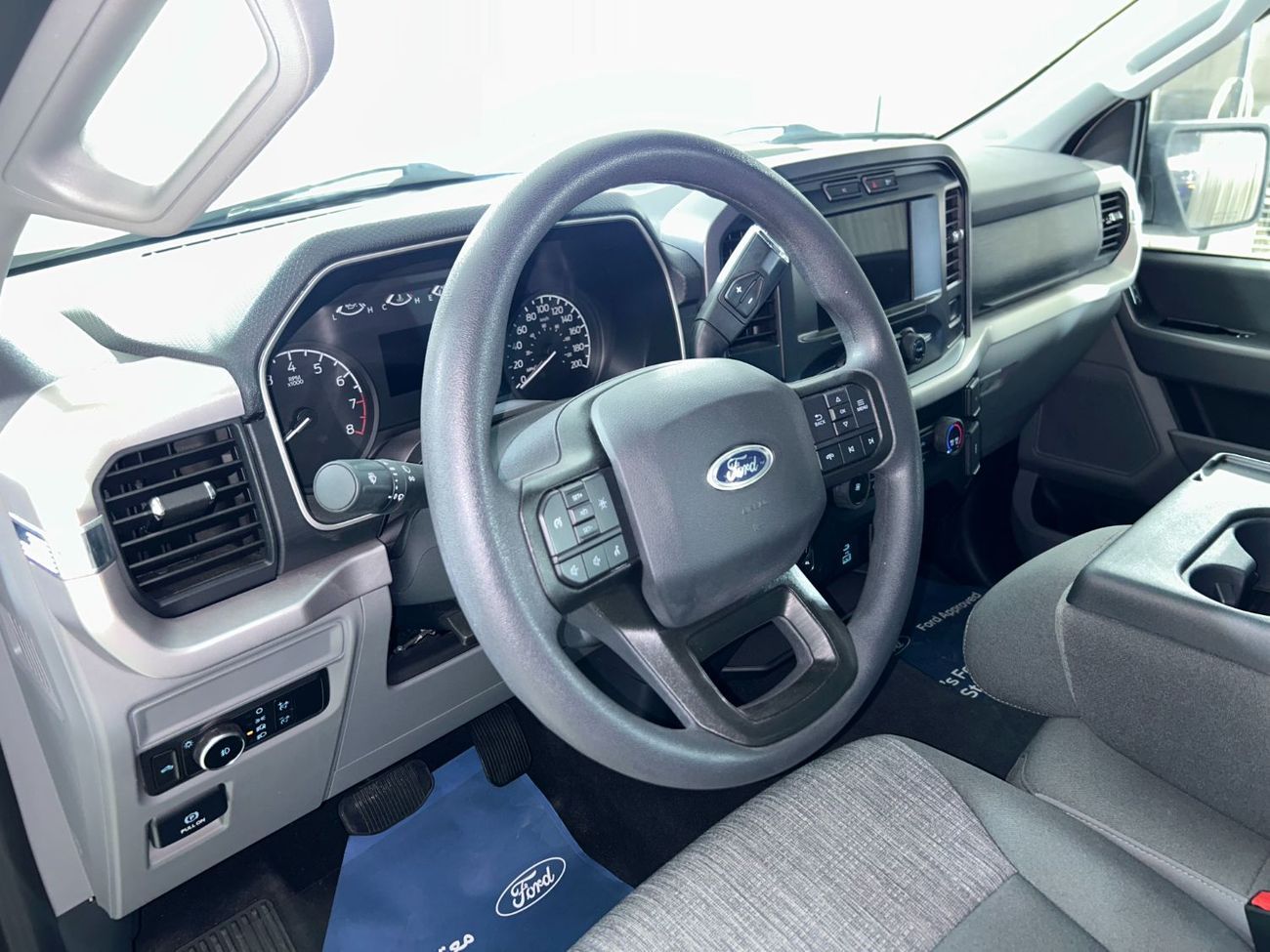 Ford F 150 XLT 5.0L Crew Cab Utility 1323W F150 XLT CREW 145'' 5.0L V8 AT CLOTH W/O STRT-STOP OPT