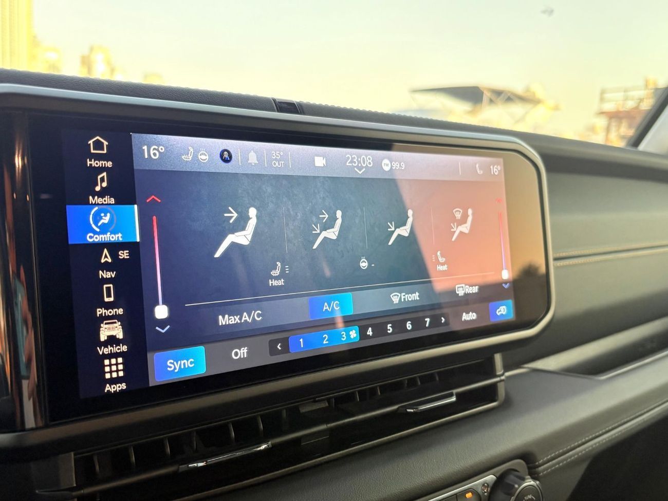 جيب رانجلر Unlimited Sahara 2.0L A/T